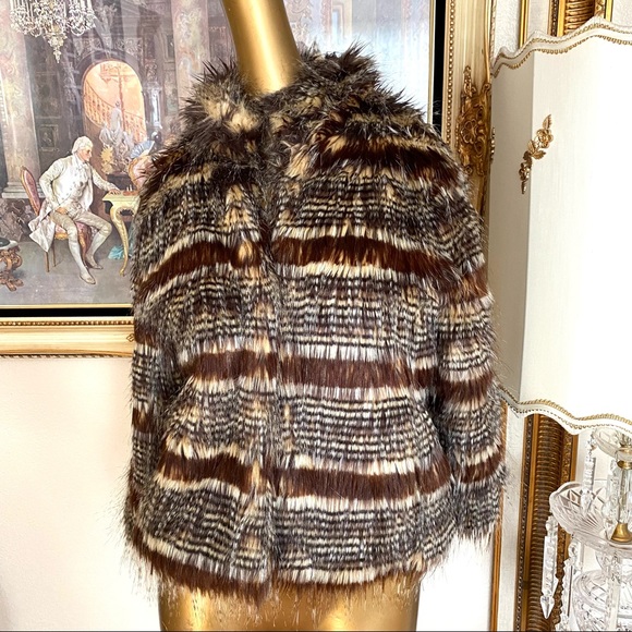 Romeo & Juliet Couture Faux Fur Jacket - Picture 10 of 10